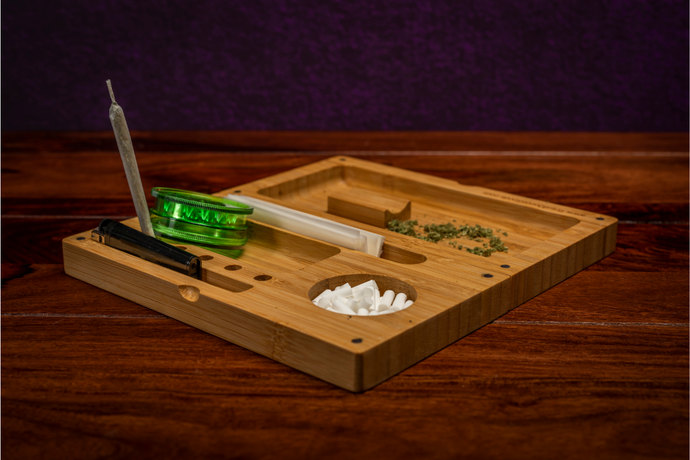 4 Factors to Consider When Purchasing a Rolling Tray